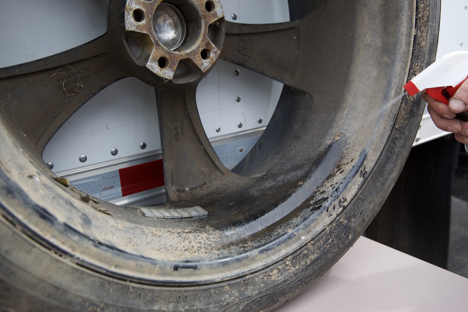 Spraying the wheel-weight bond area